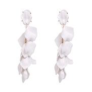 UR earrings occidenta...