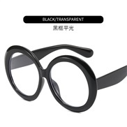 ( Black frame ) trend Sunglasses man sunglassns woman  occdental style super sun Sunglasses