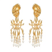 ( Gold)medium earring...