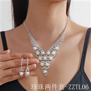 (Pearl  Two piece suit ZZTL 6) claw chain series Pearl Rhinestone necklace earrings set banquet necklace