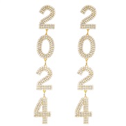 ( Gold) digit earring...