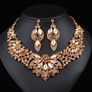 ( Gold)occidental style exaggerating retro necklace set woman luxurious crystal banquet clavicle chain