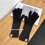 (Free Size )( black Gradual change)occidental style gradual change color woolen glove woman~ins Autumn and Winter thick