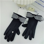 (Free Size )( blackE)Winter sheep velvet warm glove Korean style lady velvet warm mitten touch screen wool Pearl glove