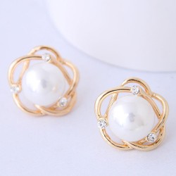 fine  Korean style fashion  sweetOL petal Pearl personality ear stud