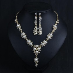 Korean style Artificial Pearl crystal short style ornament necklace married br..