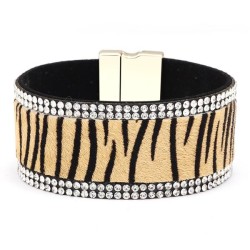 lady leopard buckle bracelet Korean style original star Street Snap