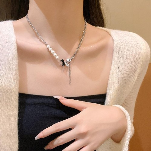  samll black zircon butterfly titanium steel necklace woman high temperament splice Pearl clavicle chain