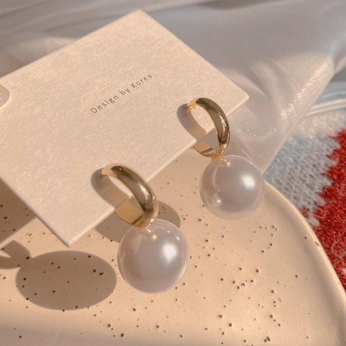 brief Pearl ear stud woman samll earrings retro wind