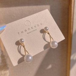 brief Pearl ear stud woman fashion high retro atmospheric temperament earrings..