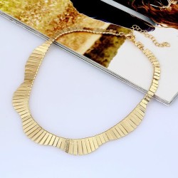 occidental style fashion Metal necklace personality pattern short style wave e..