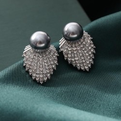 brief retro diamond Pearl earrings woman fashion samll all-Purpose ear stud Ea..