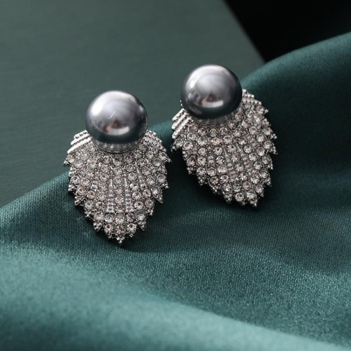 brief retro diamond Pearl earrings woman fashion samll all-Purpose ear stud Earring