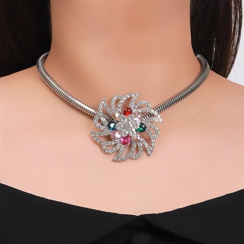 hollow flowers diamond clavicle chain Collar occidental style necklace