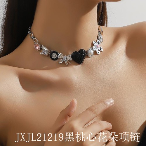 retro black Peach heart flowers zircon necklace woman  samll exaggerating