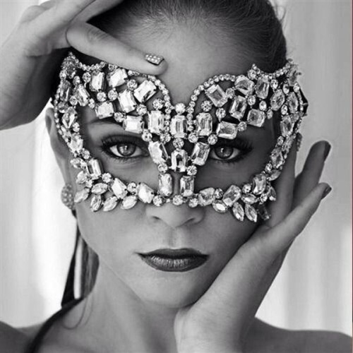  Rhinestone surface  occidental style day woman mask