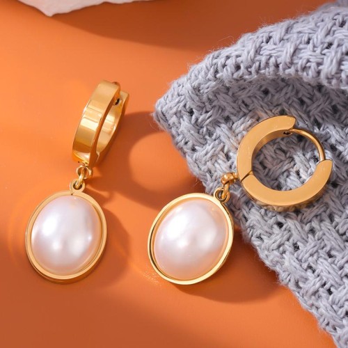 fashion concise Oval Pearl titanium steel temperament lady buckle earring