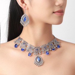 1 fashion retro noble wind retro hollow temperament exaggerating woman necklac..