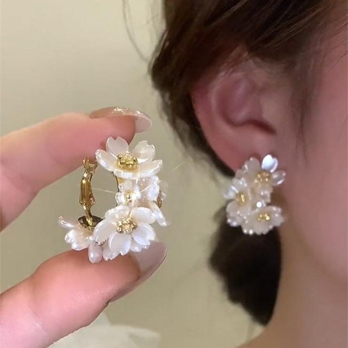 silver diamond geometry flowers earrings  Korea small fresh ear stud all-Purpose temperament Earring woman