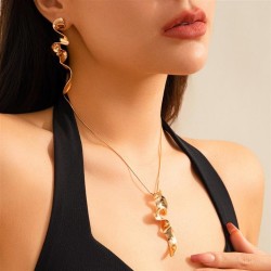occidental style Metalnecklace  wind geometry necklace