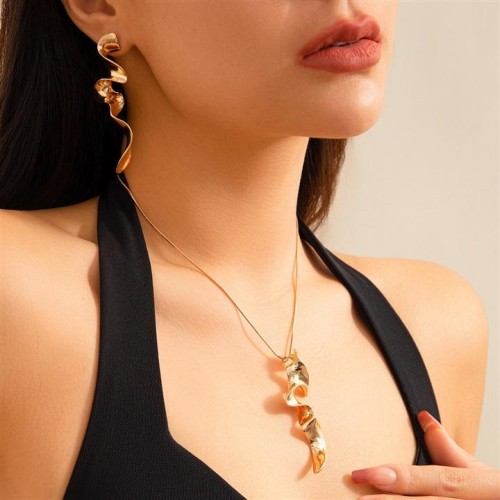 occidental style Metalnecklace  wind geometry necklace