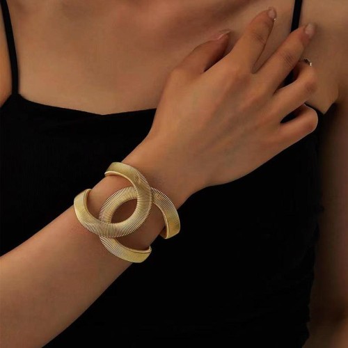  occidental style exaggerating hollow bangle personality Modeling Metal opening woman