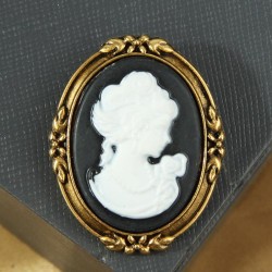 fashion retro medium noble wind temperament man woman personality brooch