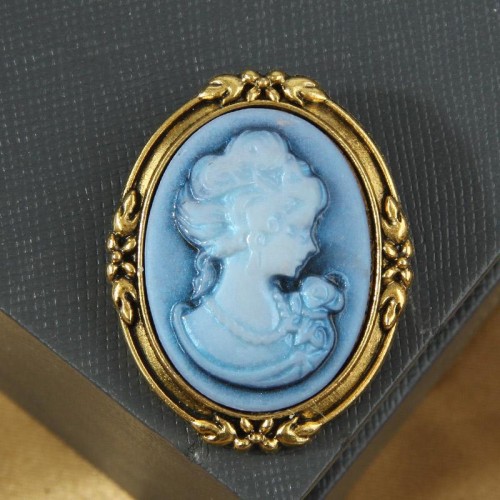 fashion retro medium noble wind temperament man woman personality brooch