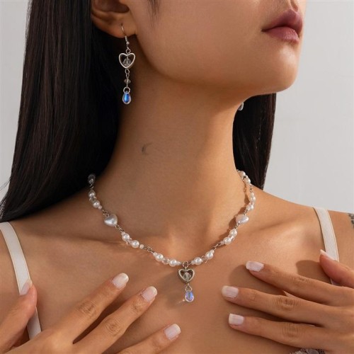 occidental style  Pearl beads clavicle chain  small fresh love Alloy pendant necklace set