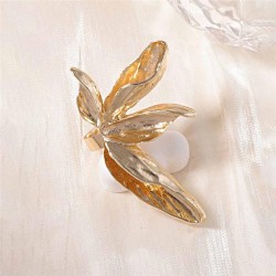  fashion personality retro wind three-dimensional Alloy leaves ring occidental..
