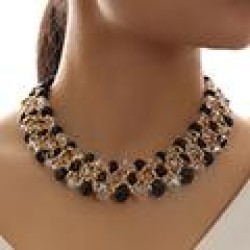 Stylish and concise preparation of three rows of short neck necklaces with cry..