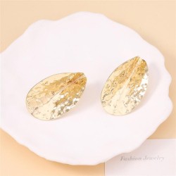  creative pattern personality big leaves Round ear stud       fashion trend