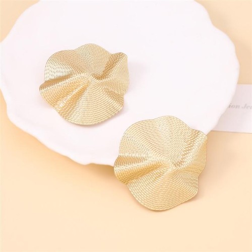 occidental style exaggerating personality leaf ear stud       unique samll wind banquet style