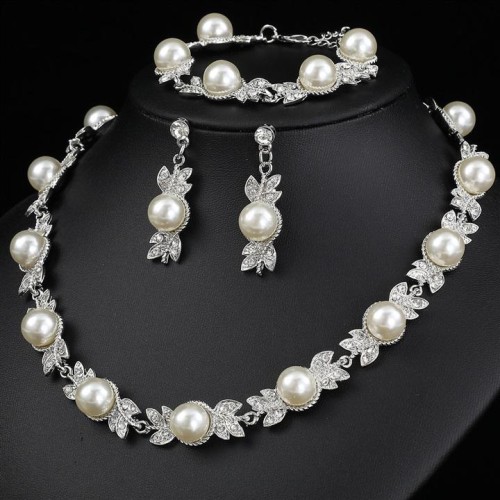  samll occidental style retro fashion Pearl necklace set clavicle necklace bride bracelet