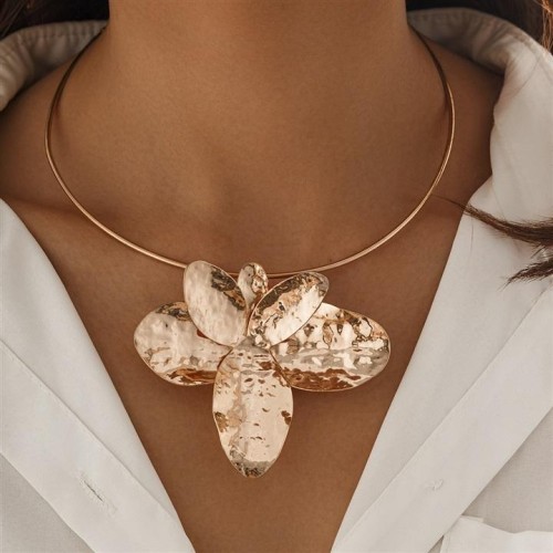 occidental style fashion Irregular Metal petal Collar woman personality three-dimensional flowers clavicle