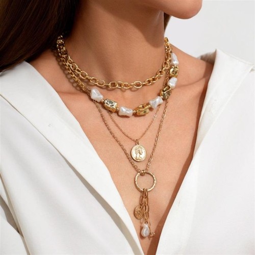 occidental style retro imitate Pearl necklace woman  punk wind Metal pendant