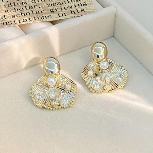 occidental style retro wind zircon Pearl Irregular earrings personality high ear stud Metal wind 