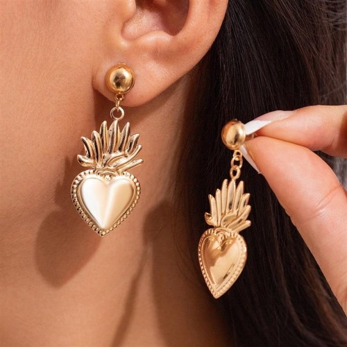 occidental style  creative Peach heart pendant ear stud woman  personality Metal heart-shaped Earringearrin