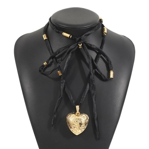 wind three-dimensional love carving long style color necklace  personality exaggerating trend Street Snap