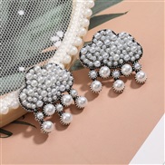 ( white)creative personality Alloy embed Pearl Modeling Korea earrings woman occidental style woman ear stud