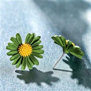 silver   Korean style fashion sweetO daisy  chrysanthemum temperament personality ear stud