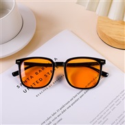 ( Black frame  Lens )...