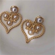 ( Gold)love ear stud ...