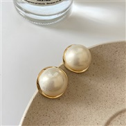 (A182) surface big Pearl ear stud fashion brief high all-Purpose earrings Winter Earring woman