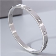 fashion concise flash diamond personality temperament lady bangle