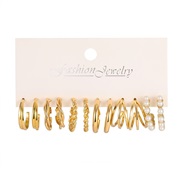 (gold ) Metal earring...