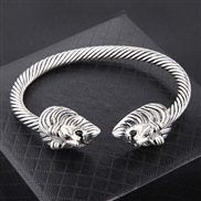 fashion retro lion head exaggerating man opening bangle