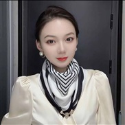 (black and white)autumn fashion trend lady retro print buckle scarf warm Collar